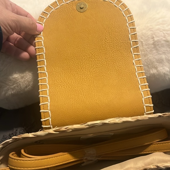 Universal Thread Yellow and Tan Crossbody Bag with straw weave. NWT! - Picture 3 of 9